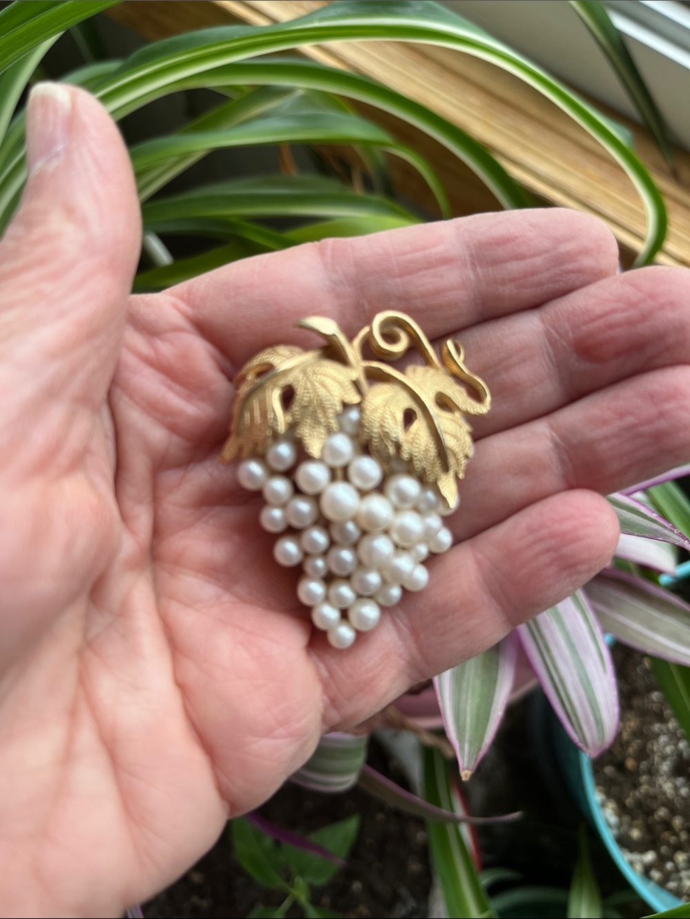Vtg NAPIER Grape Cluster Faux Pearls Gold Tone Leaves Statement Brooch Pin